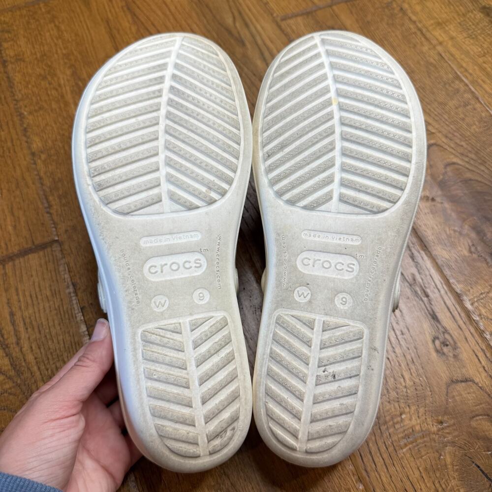 Crocs Sanrah Hammered Circle Sandal Flip Flop Women Size 9 Ivory Gold - Picture 5 of 5